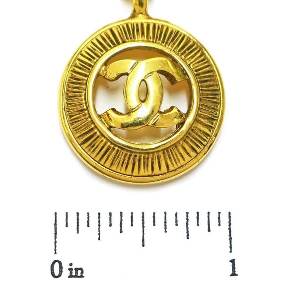 CHANEL Gold Plated Medallion CC Logos Round Charm Vintage Necklace Pendant - Picture 7 of 9